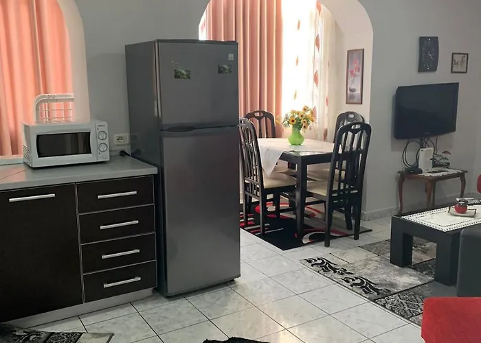 Cozy 1br Feel Like Lägenhet Tirana